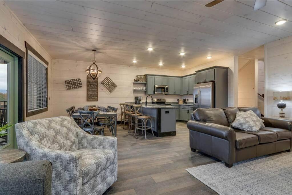 Blue Moon Ridge: Brand New Cabin! 5 Bedrooms, Pool/Hot Tub, Theatre Pigeon Forge Exterior photo