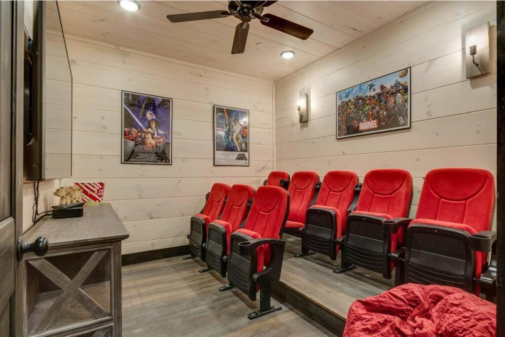 Blue Moon Ridge: Brand New Cabin! 5 Bedrooms, Pool/Hot Tub, Theatre Pigeon Forge Exterior photo