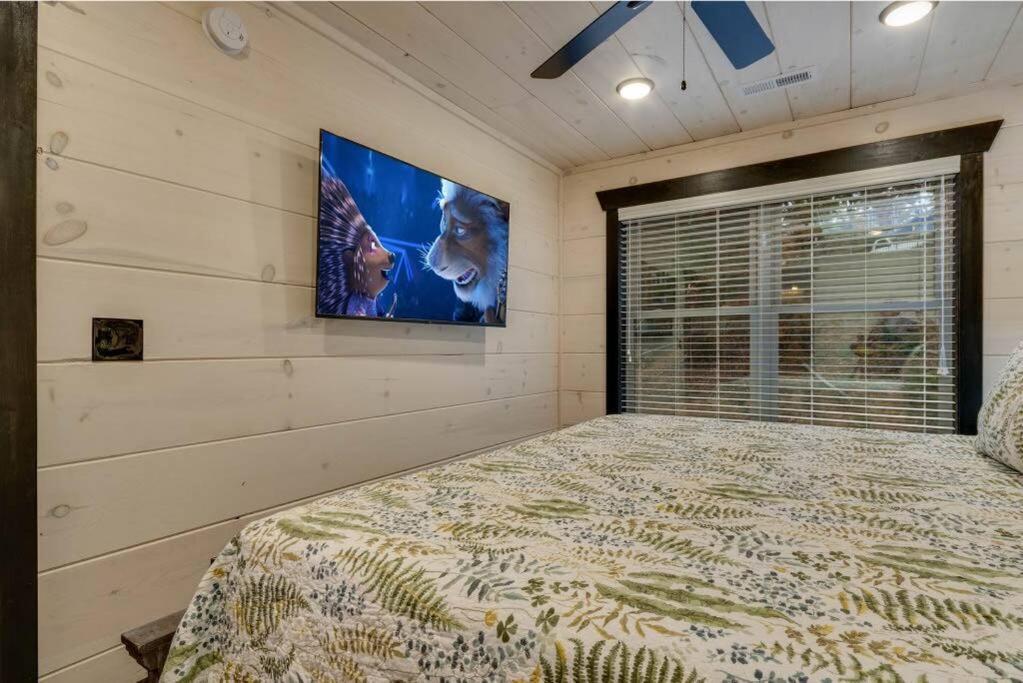 Blue Moon Ridge: Brand New Cabin! 5 Bedrooms, Pool/Hot Tub, Theatre Pigeon Forge Exterior photo