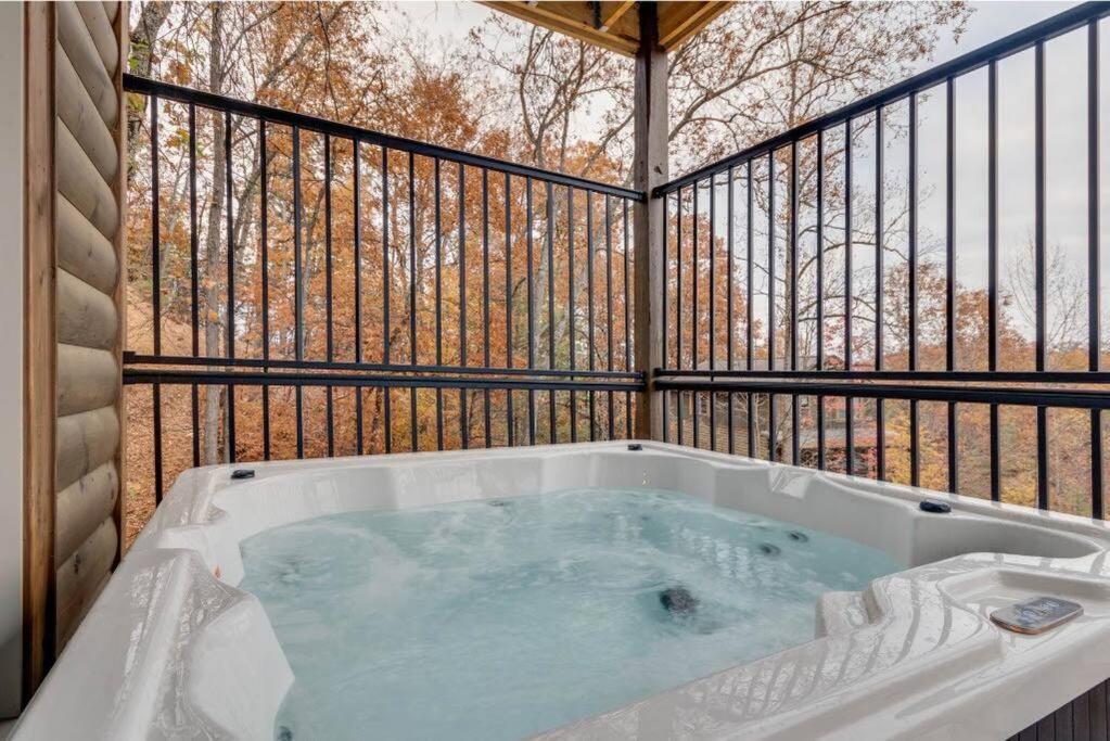 Blue Moon Ridge: Brand New Cabin! 5 Bedrooms, Pool/Hot Tub, Theatre Pigeon Forge Exterior photo